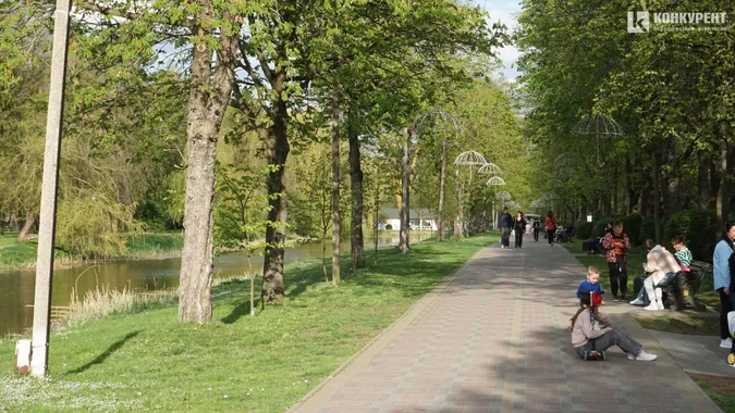 Як минули вихідні у центральному парку Луцька (фото)
