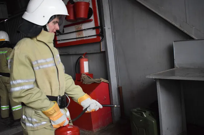 У Луцьку на території військової частини ліквідували умовну пожежу (фото)