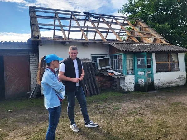 «Вийшла до сусідки і це врятувало життя»: на Ковельщині дрон впав біля хати 78-річної бабусі воїна (фото)