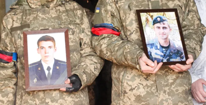 Сім'ям загиблих внаслідок удару по аеродрому лучан виплатять по 100 тисяч гривень
