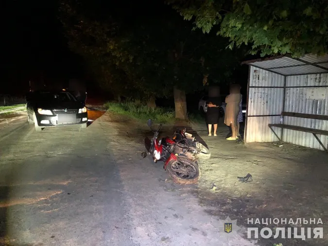 У Цумані водій легковика відправив на лікарняне ліжко мотоцикліста з пасажиркою
