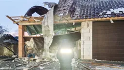 Частина будинку зруйнована, господар – у лікарні: відомі наслідки удару рф по Рівненщині (фото)
