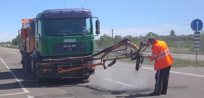 На Волині ліквідовують вибоїни на прикордонній ділянці «варшавки» (фото)