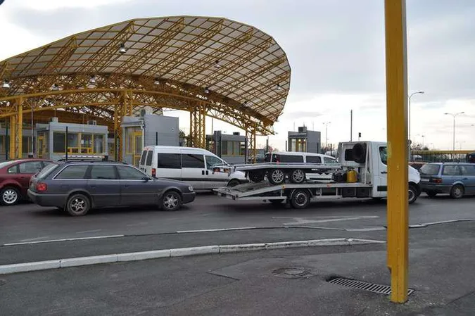 Усі пункти пропуску на Волині працюють