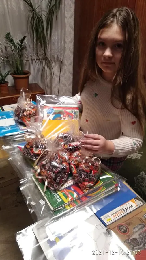 Діти з Волині передали дарунки ровесникам зі Сходу та захисникам (фото)