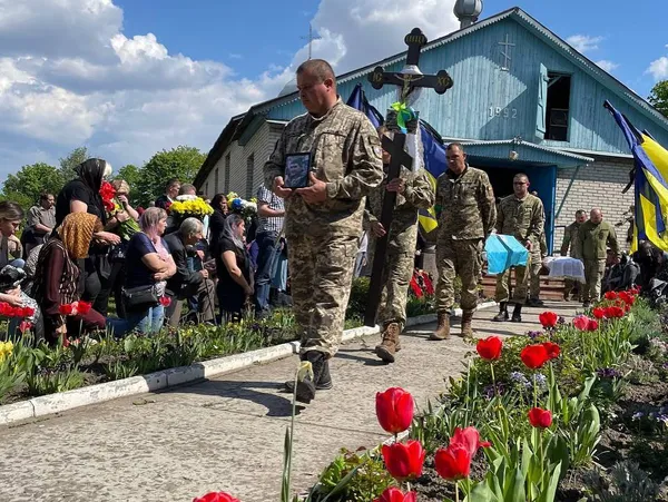 У Нововолинській громаді попрощалися з двома полеглими Героями (фото, відео)