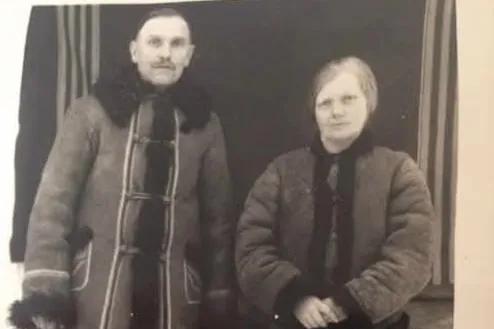 Бабуся позичила кожуха для фото: волинянин показав архівну світлину своїх рідних 1950-х років (фото)