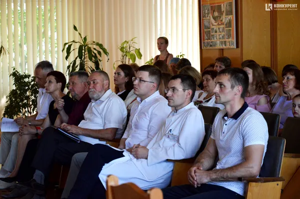 Луцькі медики отримали подарунки від Покровського з нагоди професійного свята (фото)