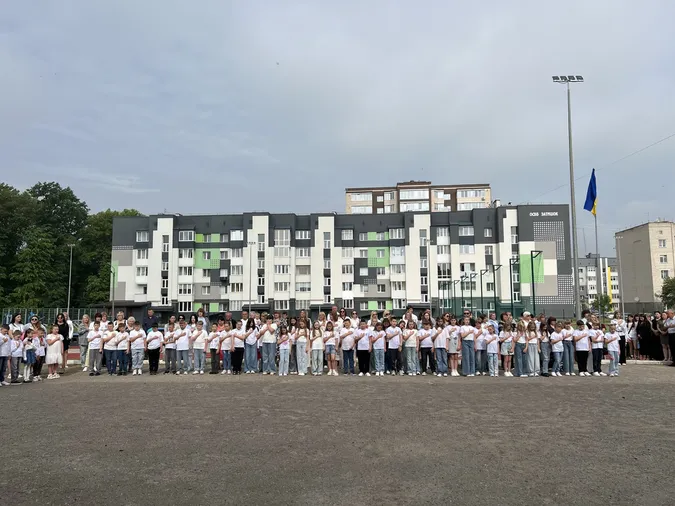 У Володимирських закладах освіти пролунав останній дзвоник (фото)