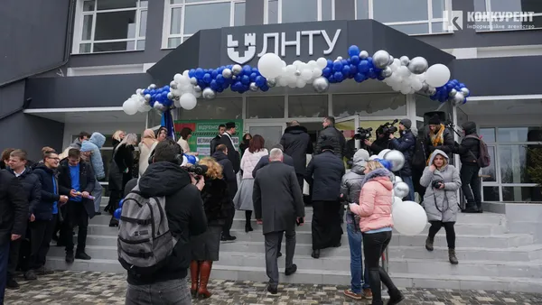 З міністром і народним хором: як у Луцьку відкривали оновлений басейн ЛНТУ (репортаж, відео)