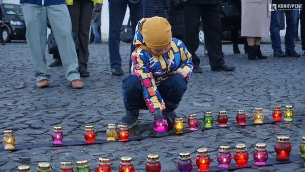 У Луцьку вшанували пам'ять жертв Голодомору (фото, відео)