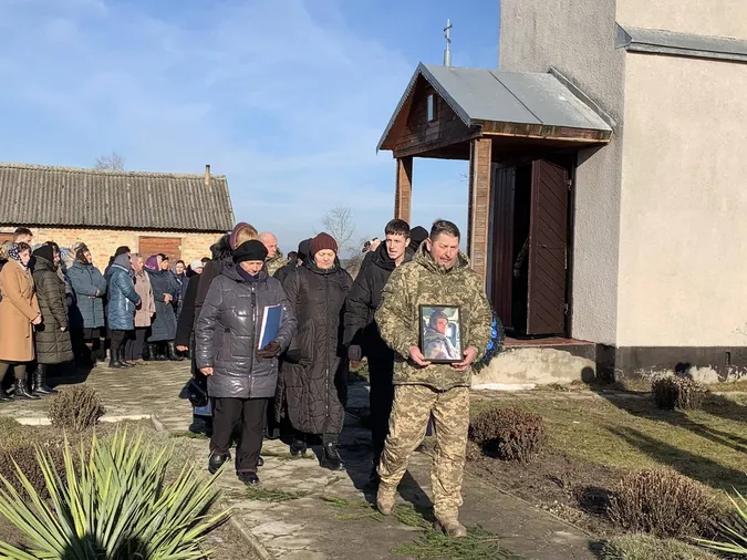 На Волині попрощалися із загиблим воїном Сергієм Бубелою (фото)