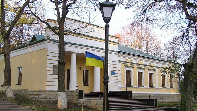 Окупанти вдарили ракетою по музею Сковороди на Харківщині (відео)