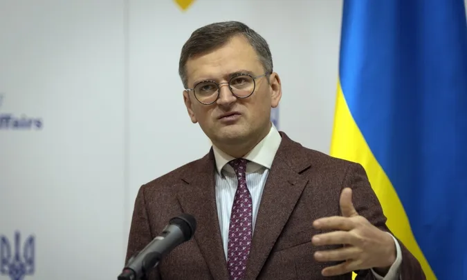 «Навіть якщо у нас закінчиться зброя, ми будемо воювати лопатами», – Кулеба