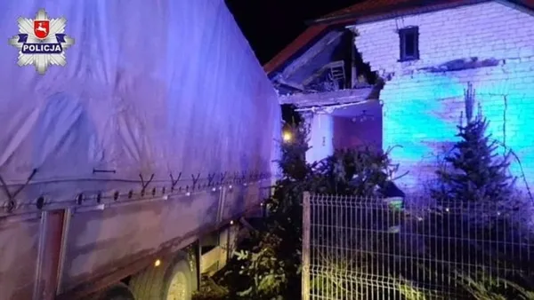 Українець в'їхав вантажівкою у будинок у Польщі (фото)