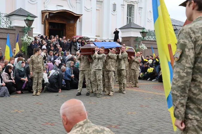 Небо плакало: у Луцьку відбулося прощання з трьома Героями Євгенієм Садовським, Олегом Чернюком та Олександром Смалюхом