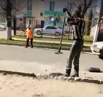 «Нанотехнології»: як у Ківерцях ями на дорогах латали (відео)
