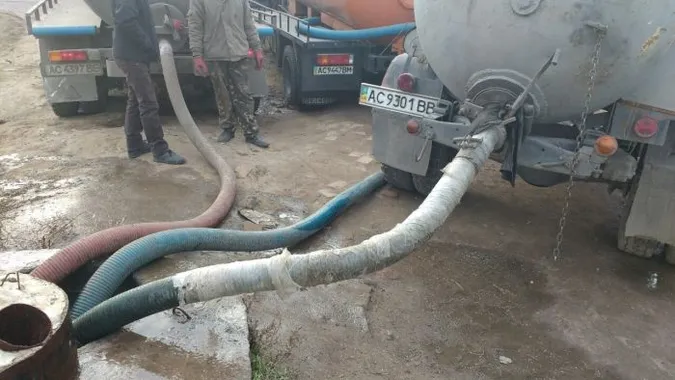 У Луцьку знову зливають нечистоти