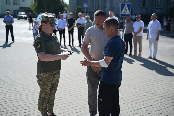 На Волині двом Героям вручили відзнаки Головнокомандувача ЗСУ «За незламність»  (фото)