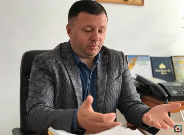 У Горохівському районі громади не можуть дійти згоди і викидають сміття в поле (фото відео)