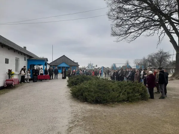 У селі на Волині відкрили меморіальну дошку полеглому захиснику Павлові Шпанчуку (фото)