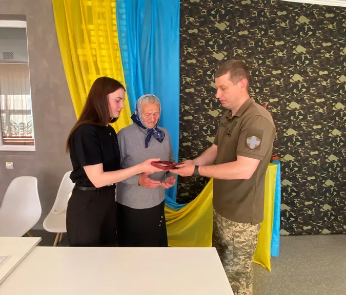 На Волині родині загиблого воїна Сергія Карпука вручили орден «За мужність» (фото)