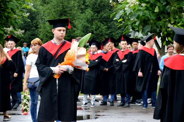 Випускникам-бакалаврам ЛНТУ почесно вручили дипломи (фото)