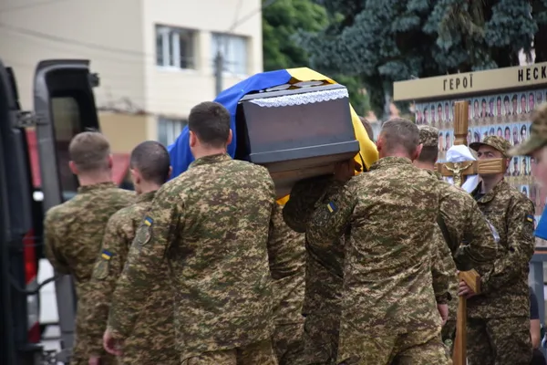 У Луцьку попрощались із Героями Андрієм Кравчуком та Романом Смалем (фото)