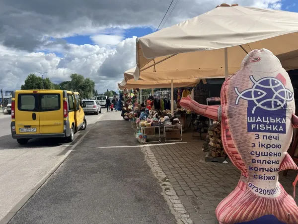 Замість купальника – куртка: сезон на Шацьких озерах на паузі? (фото)