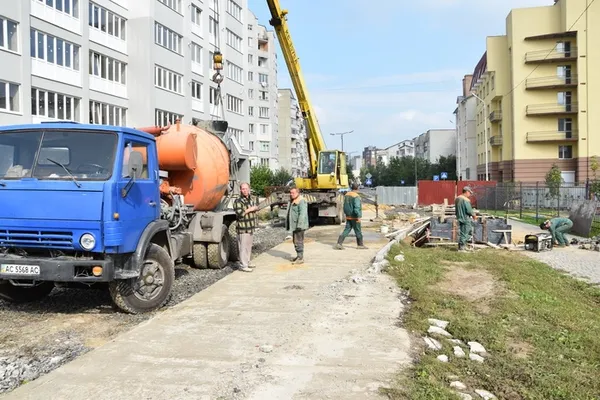 Вулицю Липинського у Луцьку відремонтують за місяць (фото)
