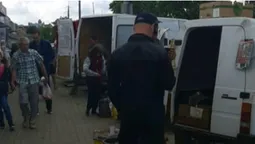 У Луцьку штрафуватимуть за торгівлю з автомобілів, а товар віддаватимуть ЗСУ (відео)