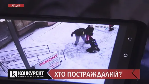 Тухлі яйця, лайка, кров: у центрі Луцька відгамселили підприємця (повне відео)