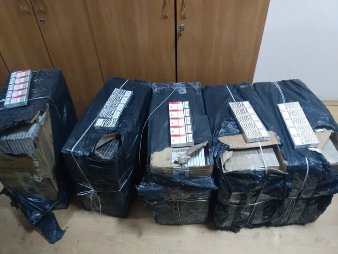 На Волині у потязі з рудою знайшли контрабандні сигарети (фото)
