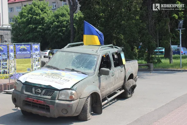 Обстріляний автомобіль