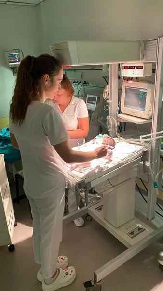 Мала ваду серця: лікарі врятували життя 14-денній крихітці з Луцька (фото)