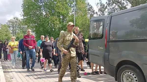 На Волині провели в останню дорогу молодого воїна Артема Мулявку (фото)
