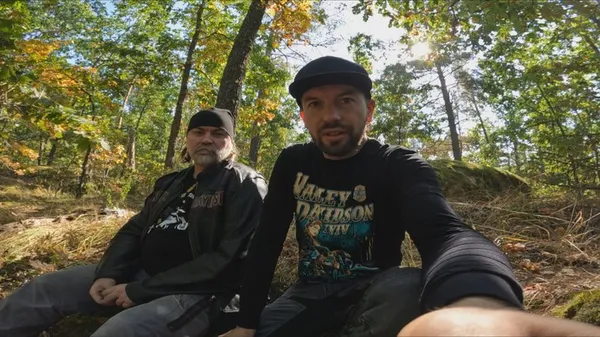 Олесь Санін і Михайло Адамчак під час подорожі Поліссям
