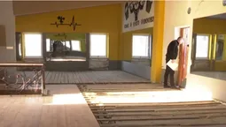 У містечку на Волині – скандал: депутат зірвав підлогу у спортшколі та вивіз батареї (відео)