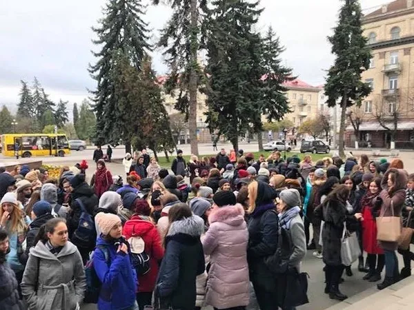 «Тепло в універ», – студенти СНУ вийшли на мітинг (фото) 