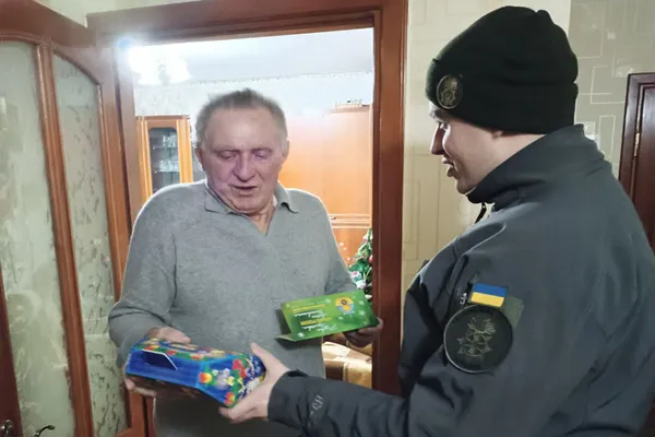Волинські гвардійці привітали зі святами ветеранів та родини загиблих побратимів (фото)