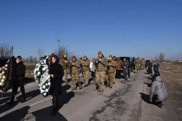 Їхав у відпустку, а повернувся «на щиті»: на Волині попрощалися з воїном Анатолієм Стасюком (фото)