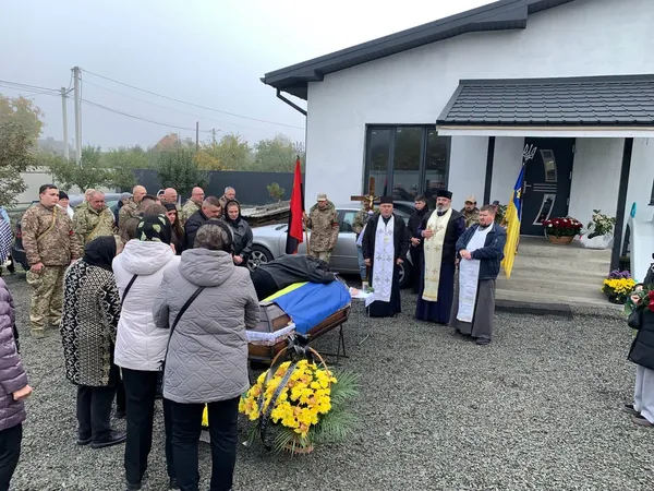 Довго вважався зниклим безвісти: на Волині попрощалися з воїном Віталієм Бречком (фото)