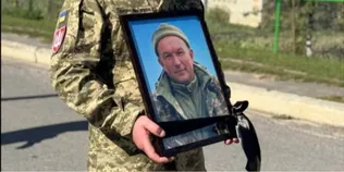 На Волині провели в останню дорогу Героя Олександра Хмарука (фото)