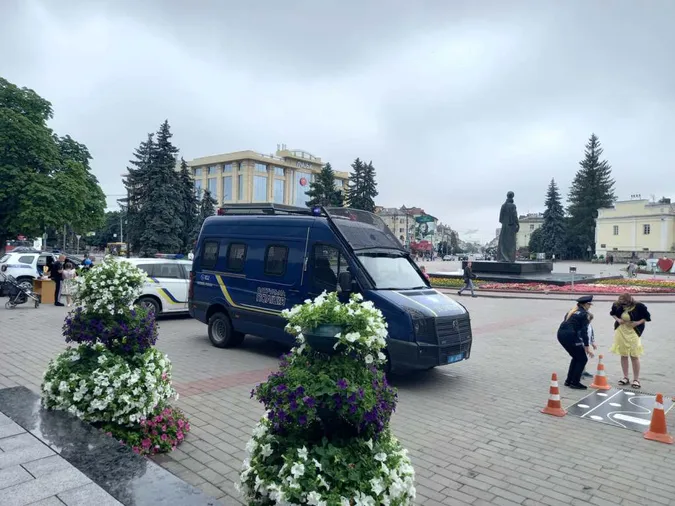 У центрі Луцька святкують День національної поліції: що можна спробувати (фото)