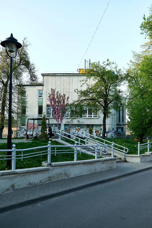 Вечірній Лу: серія атмосферних знімків весняного міста