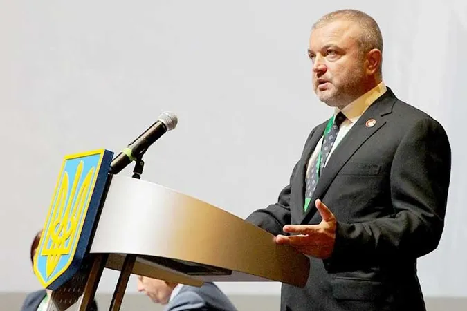 Андрій Покровський та «СВІДОМІ» вітають лучан з Днем Конституції