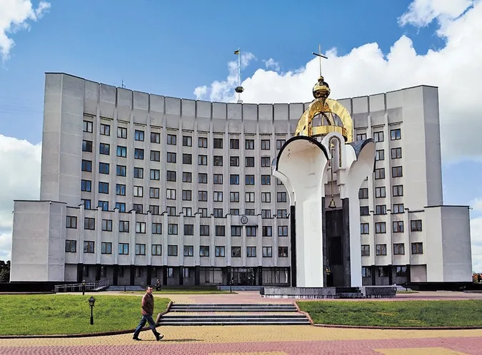 В облраді пояснили хто, коли і як може заходити в приміщення Волинської обласної ради