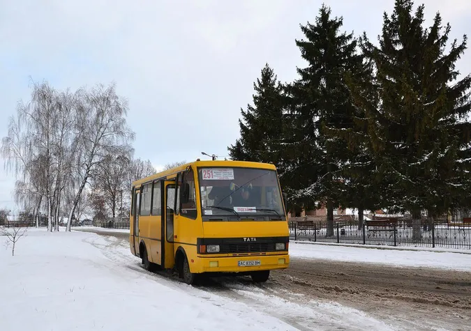 Фото дня: у луцькій маршрутці виявили «суперзахищений» вогнегасник