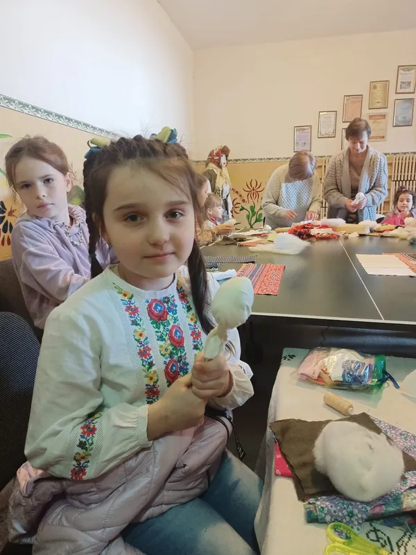 У Звірові для дітлахів організували майстер-клас «Лялька-мотанка» (фото)