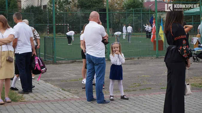 Як відзначили перший дзвоник у Луцькому ліцеї №9 (фото)